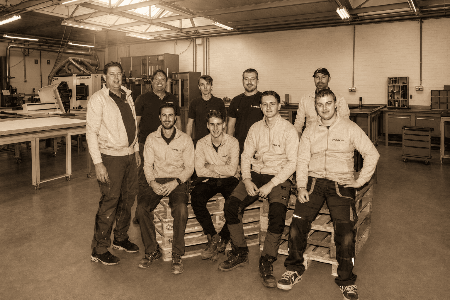 Het team van Moetz in de werkplaats