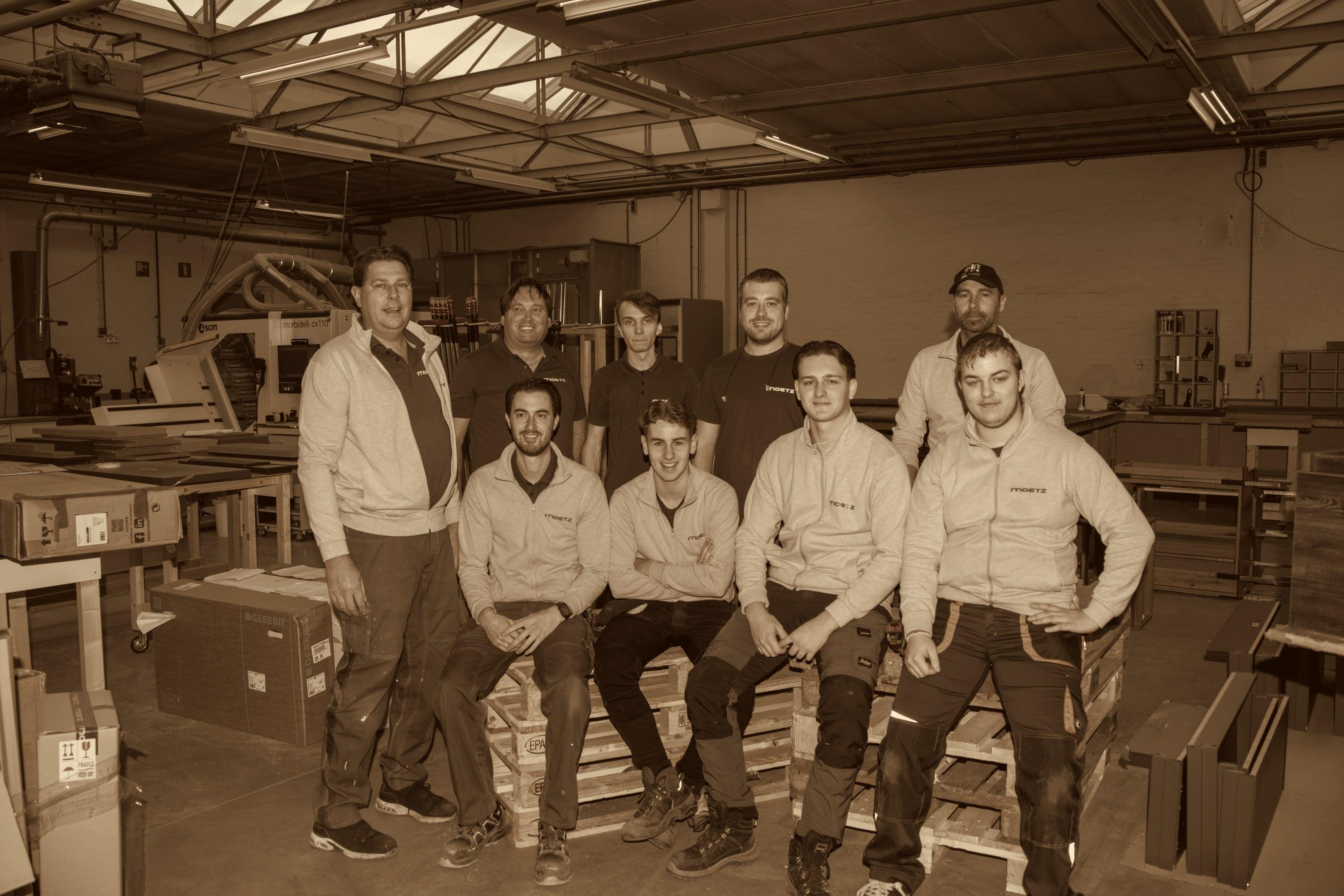 Het team van Moetz in de werkplaats