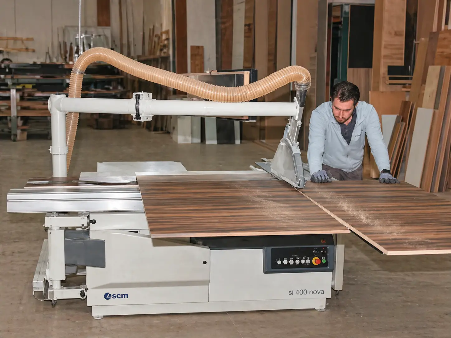 Een deel van het Moetz-team in de werkplaats